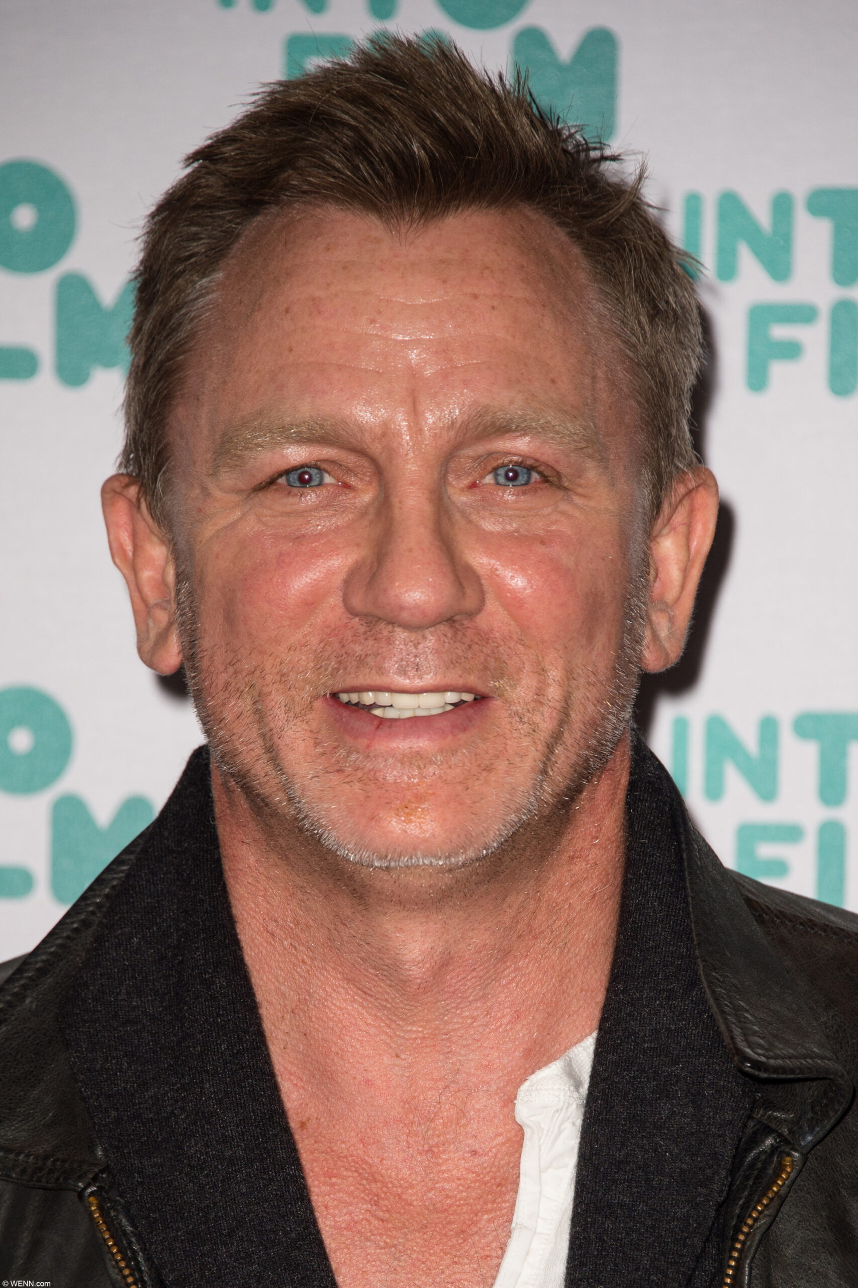 OKJ.Daniel Craig4.1