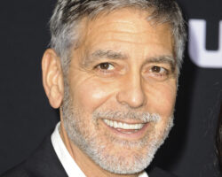 ジョージ・クルーニー,George Clooney,ER緊急救命室,ER,リターン・オブ・ザ・キラー・トマト, Return of the Killer Tomatoes,ドクター・ダグラス・ロス,Dr. Douglas Ross,ブラッド・ピット,Brad Pitt,ローズマリー・クルーニー,Rosemary Clooney,アウト・オブ・サイト,Out of Sight,オーシャンズ1,Ocean's Eleven,ゼロ・グラビティ.Gravity,スーパー・チューズデー 〜正義を売った日〜,The Ides of March,シン・レッド・ライン,The Thin Red Line,パーフェクト ストーム,The Perfect Storm,シリアナ,Syriana,アルゴ,Argo,バットマン&ロビン Mr.フリーズの逆襲,Batman & Robin,タリア・バルサム,Talia Balsam,ルーシー・リュー,Lucy Liu,リサ・スノードン,Lisa Snowdon,セリーヌ・バリトラン,Celine Balitran,ステイシー・キーブラー,Stacy Keibler,エリザベッタ・カナリス,Elisabetta Canalis,アマル・アラムディン,Amal Alamuddin,シンディ・クロフォード,Cindy Crawford,ランド・ガーバー,Rande Gerber